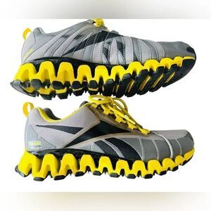 REEBOK Mens/Womens Zig Wild TR Trail Runners size men’s 7, women’s size 8.5.